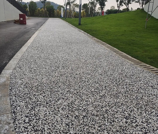 彩色天然露骨地坪